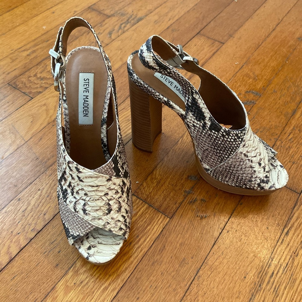 STEVE MADDEN SNAKESKIN HEEL